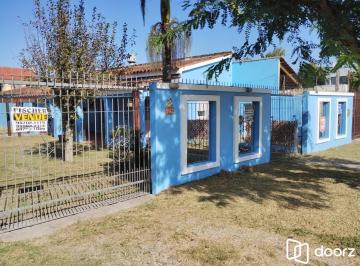 Casa · 240m² · 3 Quartos · 4 Vagas · Casa em terreno amplo na Praia do Laranjal, Pelotas 4 quadras da praia