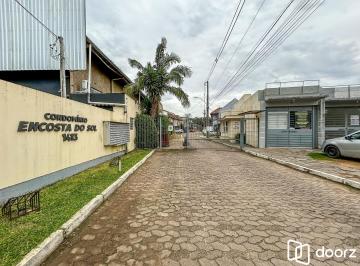 Casa · 90m² · 3 Quartos · 2 Vagas · " Oportunidade " excelente Sobrado com piscina em Condomínio na Zona Sul em meio