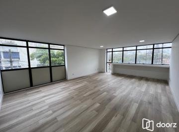 Comercial · 67m² · 1 Quarto · Sala comercial reformada e elevador no bairro Bom Fim.