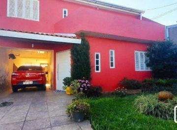 Casa · 280m² · 6 Quartos · 3 Vagas · Casa à venda - na Restinga