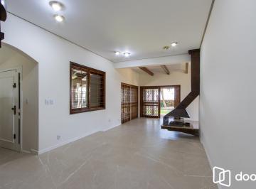 Casa · 523m² · 2 Quartos · 3 Vagas · Casa com 2 dormitórios 3 banheiros. lareira e churrasqueira, e com arquitetura m