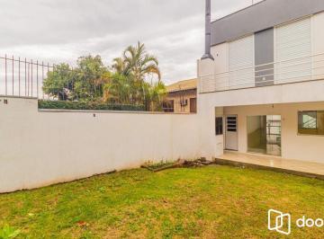Casa · 229m² · 3 Quartos · 3 Vagas · Casa com 3 dormitórios, suíte, lavabo e amplo pátio.