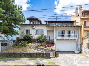 Casa · 367m² · 4 Quartos · 4 Vagas · Casa ampla, Bairro Jardim Isabel
