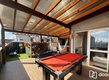 Apartamento · 97m² · 2 Quartos · Cobertura no Coração do Menino Deus