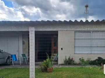 Casa · 239m² · 3 Quartos · 2 Vagas · Casa no centro de Tramandaí com 3 dorm, 2 banh + edícula completa, garagem 2 car