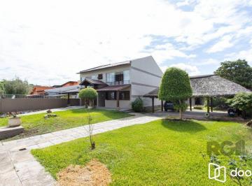 Casa · 256m² · 4 Quartos · 3 Vagas · Com 4 dormitórios, incluindo uma suíte, é perfeita para acomodar toda a sua famí