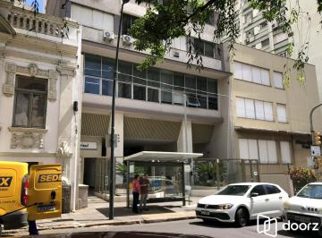 Apartamento · 50m² · 1 Quarto · apartamento 01 dormitorio em frente Palacio Farroupilha