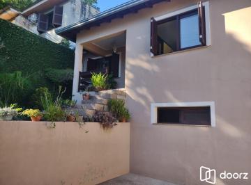 Casa · 290m² · 4 Quartos · 2 Vagas · Casa com 4 quartos, suíte, piscina, lareira, churrasqueira em um terreno de 616m