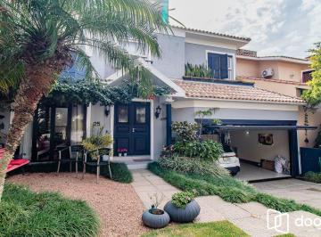Casa · 320m² · 4 Quartos · 4 Vagas · CASA DE 4 DORMITÓRIOS EM CONDOMÍNIO - 320 m² - 4 VAGAS DE GARAGEM