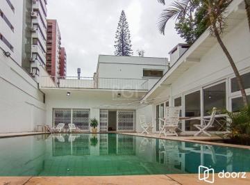 Comercial · 530m² · 4 Vagas · Casa Comercial de Luxo no Centro da Cidade - Oportunidade Única!