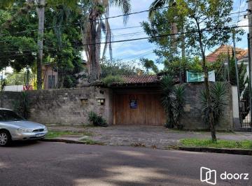 Casa · 350m² · 4 Quartos · 5 Vagas · Ampla casa com pátio Bairro Teresópolis