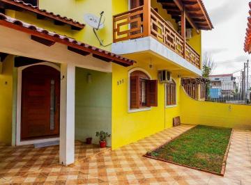 Casa · 210m² · 5 Quartos · 2 Vagas · Casa com 5 quartos, 2 vagas e pátio, no Bairro Sarandí