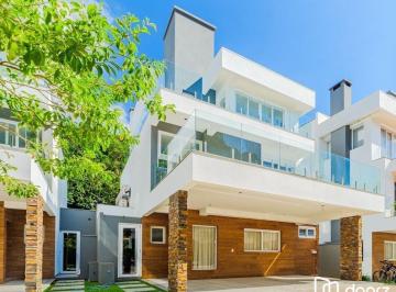 Casa · 295m² · 3 Quartos · 4 Vagas · Viva o Privilégio de Ter o Guaíba como Quintal