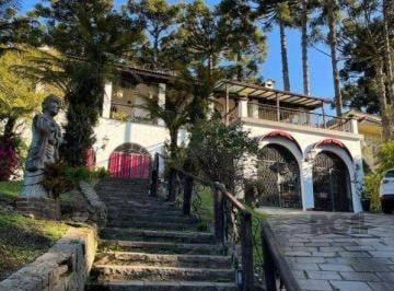 Casa · 397m² · 5 Quartos · 🏡 MARAVILHOSA CASA EM GRAMADO – PRÓXIMA AO LAGO NEGRO