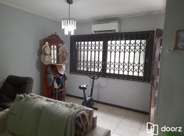 Casa · 184m² · 3 Quartos · 2 Vagas · Casa com 3 dormitórios com suite.