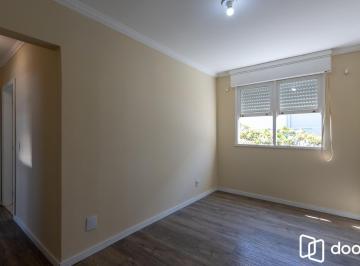 Apartamento · 61m² · 3 Quartos · 1 Vaga · APARTAMENTO LOCADO, REFORMADO, 3 QUARTOS, 1 VAGA ROTATIVA - BAIRRO CAMAQUÃ