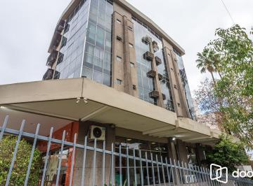 Comercial · 54m² · 2 Quartos · Conjunto comercial no bairro Floresta com terraço privativo DESOCUPADO