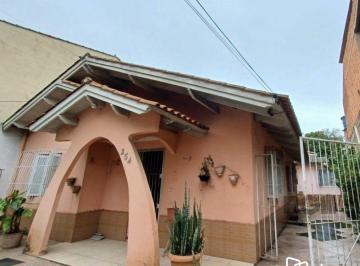 Casa · 198m² · 3 Quartos · 4 Vagas · Casa térrea com edícula aos fundos
