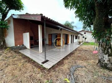 abfda86774e89efc053045923fdd542ae715efb8 · Casa térrea com 596 m² de terreno, a 200 metros do mar, são 3 dormitórios na casa principal e edícul