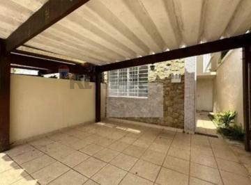 Casa · 119m² · 2 Quartos · Sobrado Residencial em Rua Tranquila