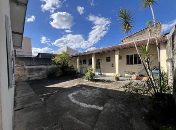 Casa · 300m² · 3 Quartos · 2 Vagas · Casa térrea à venda, com 3 quartos (1 suíte), edícula, ótima localização, na Vila Industrial, São Jo