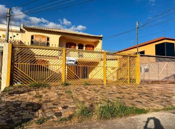 Casa de 6 quartos, Taguatinga · Sobrado á venda - QSD 27 | Taguatinga Sul/ DF