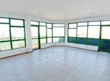 Casa · 50m² · 1 Vaga · Sala Comercial em Petrópolis