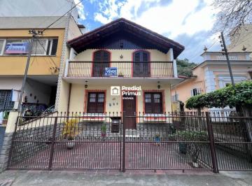 8cdf39e2abb315455612928aeeed5240b6d26653 · Casa com 2 pavimentos e 3 dormitórios no Centro de Nova Friburgo/RJ 184 m²