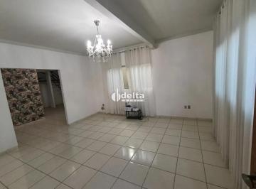 Casa · 360m² · 4 Quartos · 3 Vagas · Casa residencial com 3 quartos sendo 1 suíte disponível para locação no bairro Jaraguá em Uberlândia