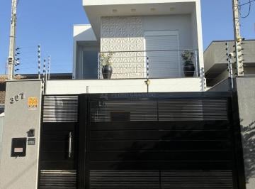 Casa · 211m² · 4 Quartos · 2 Vagas · Belissimo Sobrado com piscina e 04 suítes - Jardim Brasil