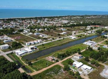 Terreno · 600m² · Condomínio Guaratiba dos Lagos - Lote 08 - Quadra 64 - Guaratiba dos Lagos