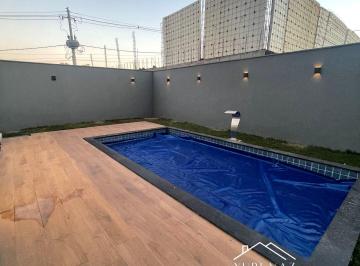 Casa · 164m² · 3 Quartos · Sobrado no Jardins Sevilha, 3 suítes mais escritório, frente para MATA.