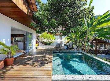 Casa · 275m² · 3 Quartos · 3 Vagas · Casa espaçosa á venda com 03 dormitórios sendo 02 suítes localizada na Praia de Taquaras/SC