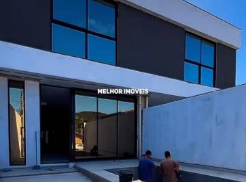 Casa · 240m² · 3 Quartos · 2 Vagas · Sobrado Triplex á venda localizado no Bairro da Barra - Balneário Camoriú-SC