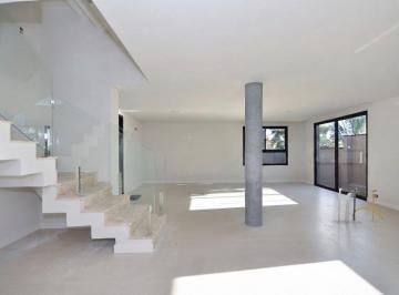 Casa · 234m² · 3 Quartos · 4 Vagas · Sobrado NOVO alto padrão, não geminado, em condomí