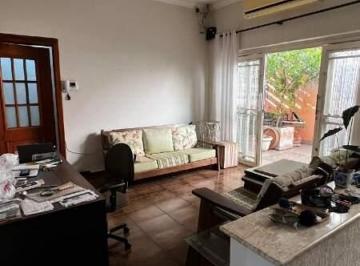 Casa · 285m² · 5 Quartos · 3 Vagas · Casa para alugar em Vila Mendonça de 285.00m² com 5 Quartos, 2 Suites e 3 Garagens
