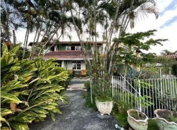 Casa · 299m² · 6 Quartos · 2 Vagas · Casa em Sapê, Niterói/RJ de 299m² 6 quartos à venda por R$ 890.000,00