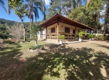 Casa · 215m² · 4 Vagas · Casa em Araras, Petrópolis/RJ de 215m² à venda por R$ 950.000,00