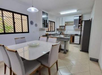 Casa · 234m² · 3 Quartos · 4 Vagas · Sobrado em Vila Milton, Guarulhos/SP de 234m² 3 quartos à venda por R$ 1.200.000,00