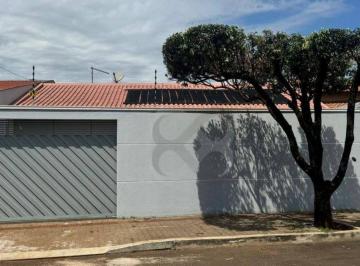 Casa · 195m² · 3 Quartos · Casa em Centro, Londrina/PR de 195m² 3 quartos à venda por R$ 900.000,00
