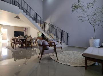 Casa de 3 quartos, Botucatu · Sobrado para venda em Altos Do Paraíso de 249.00m² com 3 Quartos, 3 Suites e 2 Garagens