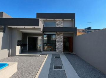 Casa · 105m² · 3 Quartos · 2 Vagas · Casa em Village Rio das Ostras, Rio das Ostras/RJ de 105m² 3 quartos à venda por R$ 650.000,00