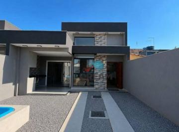 Casa · 105m² · 3 Quartos · 2 Vagas · Casa em Village Rio das Ostras, Rio das Ostras/RJ de 105m² 3 quartos à venda por R$ 650.000,00