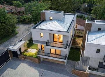 Casa · 326m² · 3 Quartos · 4 Vagas · Casa em Chácara do Refúgio, Carapicuíba/SP de 326m² 3 quartos para locação R$ 11.500,00/mes