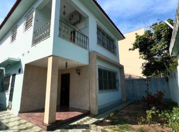Casa · 234m² · 5 Quartos · 6 Vagas · Casa em São Francisco, Niterói/RJ de 234m² 5 quartos à venda por R$ 1.600.000,00