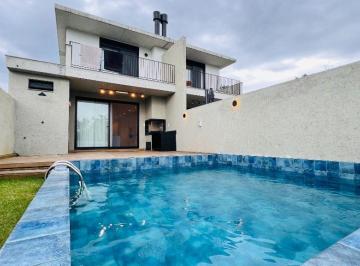 Casa · 240m² · 3 Quartos · 4 Vagas · Casa em Córrego Grande, Florianópolis/SC de 240m² 3 quartos à venda por R$ 3.100.000,00