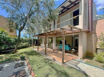 Casa · 221m² · 4 Quartos · 5 Vagas · Casa em Chácara dos Lagos, Carapicuíba/SP de 221m² 4 quartos à venda por R$ 1.690.000,00