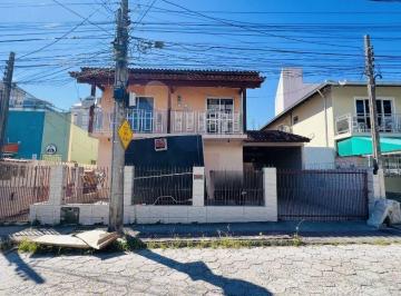 Casa · 225m² · 9 Quartos · 3 Vagas · Casa em Trindade, Florianópolis/SC de 225m² 9 quartos à venda por R$ 1.380.000,00