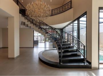 Casa · 840m² · 6 Quartos · 6 Vagas · Casa de Condomínio para venda em Centro de 840.00m² com 6 Quartos, 4 Suites e 6 Garagens