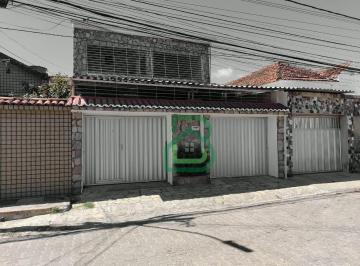 c37df54eaabd69c8eaaf7a9bf7e76268aebd9007 · Casa com 3 dormitórios à venda, 195 m² por R$ 460.000,00 - Campo Grande - Recife/PE